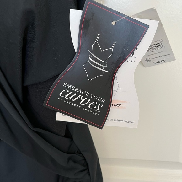 Curves by Miracle Brand Swimsuit - Picture 10 of 11